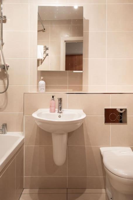 Best City Centre Luxurious Home Free Parking بلفاست المظهر الخارجي الصورة